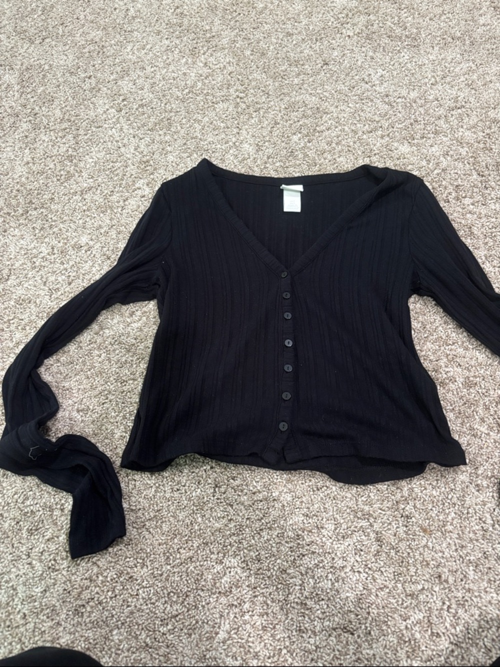 🟢10/$10 - Black V-Neck Button-Front Ribbed Long Sleeve Top